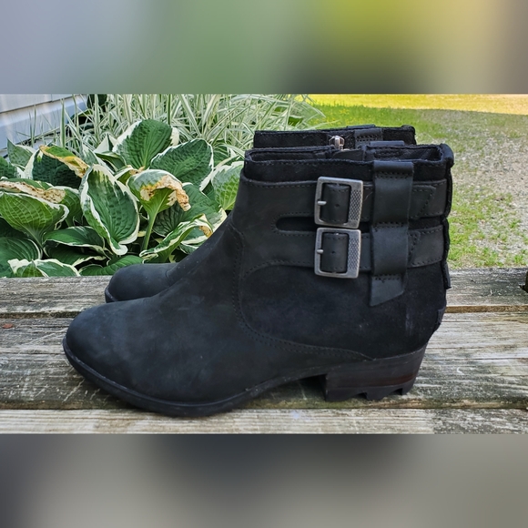 Sorel Black Ankle Boots with Buckle Detail - Picture 2 of 9